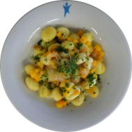 Gebratene Gnocchi an einer Gemüse-Blauschimmel-Sahne-Soße dazu Schnittlauch (1,15,19)