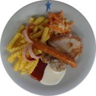 Grillteller mit kleinem Schweinesteak, Frikadellchen und Grillwürstchen (1,2,3,8,15,46,81) dazu Pommes frites rot,weiß (15,22) und hausgemachter Coleslawsalat (15,19,81)