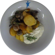 kleine Portion: Kartoffelpfanne mit frischen Champignons und Rosmarin (49) an Kräuter-Mayonnaise-Dip (22)