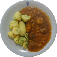 Kürbisgulasch mit Waldpilzen (49,81) dazu Petersilienkartoffeln