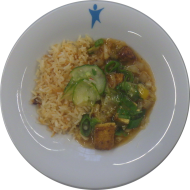 kleine Portion: Wokpfanne mit knusprigen Tofu, Brokkoli, Cashewkernen on Top marinierte Chili Gurken (2,18,23,49,74,81) dazu Bratreis