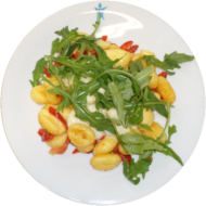 Gnocchipfanne mit/ohne Hähnchenstreifen, frischem Rucola und roter Paprika (15) dazu Frischkäsesoße (19,81) Gnocchipfanne mit/ohne Hähnchenstreifen, frischem Rucola und roter Paprika (15) dazu Frischkäsesoße (19,81)
