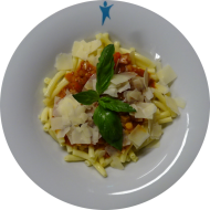 Makkronelli 'a la amatriciana' mit Schinkenspeck, Tomatensoße, Hartkäse und Weißwein (2,3,19,24,47,81)