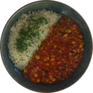 'Chili sin Carne' mit Sonnenblumenhack, Kidneybohnen, Paprika und Mais (49) dazu Kräuterreis