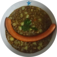 Linseneintopf (3,21,81) mit Wiener Würstchen und Senf (1,2,3,8,22,46) und Roggenmischbrot (81,82,83)