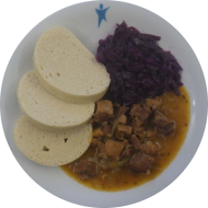Putenbrustwürfel in Thymian-Zitronen-Soße (1,81) dazu Rotkraut und Knödelscheiben (15,19,81)