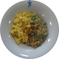 Kleine Portion: Kichererbsencurry mit Spinat, Möhren und Röstzwiebeln (18,81) dazu Kräuterbulgur (81)