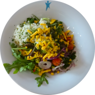 Spicy Beef Bowl mit Rindfleisch, Kirschtomaten, Eisberg, Reis, Ingwer und Cheddar (1,2,18,19,81)