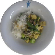 Kleine Portion: Chop Suey mit gebratenem Tofu, Knoblauch, Ingwer und buntem Gemüse (2,18,23,49,81) dazu Jasmin-Duftreis