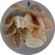Fischaktion: Hokifilet gegart im Pergamentpäckchen auf mediterranem Gemüsebett 816,56) mit Aioli Limon (15,19,49,81) dazu kleine Ofenkartoffeln