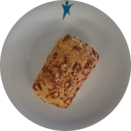 Heute als Menüzugabe: Gefüllte Blätterteigtasche mit Hähnchenschinken und Räucherkäse (1,3,15,19,81)