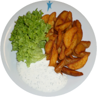 Wedgeskartoffeln mit Kräuter-Quarkdip (19) oder Limetten-Soja-Dip (3,18) und Eichblattsalat