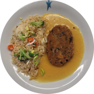 Hausgemachte Couscousfrikadelle mit Kichererbsen, Kidneybohnen und mediterranen Kräutern (49,81) an Currysoße (81,84) und Pfannenreis mit Gemüse