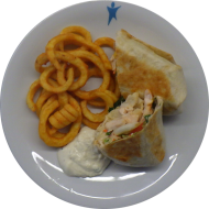 Wrap Chicken Caesar mit Hartkäse, Römersalat, Tomaten und Dressing (1,15,19,22,47,49,81) dazu Twister Pommes (81)