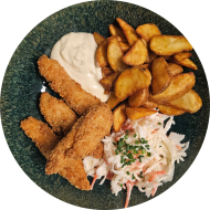 Knusprig gebratenes Hähnchen Goujons (18,54,81) mit Limetten-Chili-Mayonnaise (9,19,22,63) und Kartoffelspalten dazu Coleslawsalat (3,15,19,22)