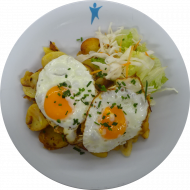 2 Spiegeleier (15) und Bratkartoffeln mit Garnitur. Auch als kleine Portion erhältlich.