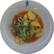 Kleine Portion: Scharfes Kichererbsen-.Gemüse-Curry (18,21,49,81) mit würzigen Schwenkkartoffeln