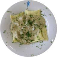 4 Maultaschen mit cremigen Bärlauch-Spargelrahm mit Knoblauch und Weißwein abgeschmeckt (15,19,21,24,81)