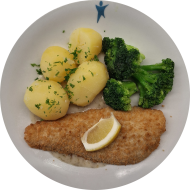 Gebackenes Kabeljaufilet mit Zitrone (16,81) an Weißwein-Dill-Soße (19,24,44,81) dazu Brokkoligemüse und Petersilienkartoffeln