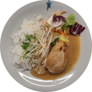 Gebratenes Erdnuss-Chili-Hähnchen (17,18,81) dazu Basmatireis und kleiner Salatmix