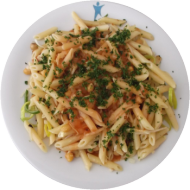 Mezzanelli (81) mit Lachs-Limettenrahmsoße (16,19,81) oder mit scharfer Paprikasoße (81) und geriebenem Gouda (19) oder Reiberei (1)