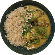 Romanesco-Kohlrabi-Ragout in Curry-Kokos-Soße mit Cashewkernen und Lauch (2,74) dazu Langkornreis