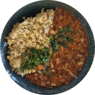 Indisches Dal - aromatisches Linsen-Kartoffel-Curry mit frischer Minze (2,3,18,81) dazu Kräuter-Graupen (3,83)