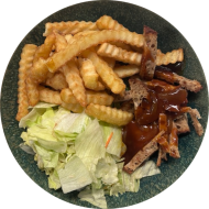 Grillabend: Seitan-Bites (49,81) an Currysoße (1,2,9,10,11) dazu frittierte Kartoffelstäbchen und Salatgarnitur
