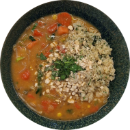 Rotes Curry mit Süßkartoffel, Möhren, grünem Spargel, Kokosmilch und Cashewkerne (74) dazu Kräuterbulgur (81)