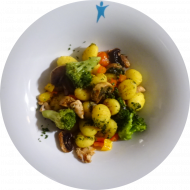 Gebratene Gnocchi mit Gartengemüse, Hähnchenstreifen und Hollandaise (15,19)