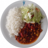 Vegan: 'Chili sin Carne' mit Sojageschnetzeltem (18,49), Basmatireis, Eisberg-Paprika-Salat