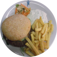 Riesen-Cheese-Burger mit Rindfleisch, Käse, Snacksoße, Salat dazu Pommes frites und Dip (2,3,15,19,22,23,24,52,81)