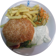 Riesen-Campus-Cheeseburger mit Rindfleisch, Salat, Käse und Dressing dazu Pommes frites (2,3,15,19,21,22,23,52,81,83) 