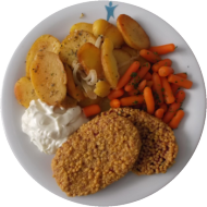 Vegan: Rote Bete-Puffer (81), hausgemachter Mayonnaise-Dip (18,22), Fingermöhren, Bratkartoffeln