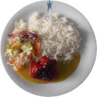 Vegan: Gefüllte rote Paprikaschote (21,22),Currysoße (81), Basmatireis und Fitness-Salat