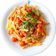 Penne Mezzanelli mit frischer Zucchini, Tomaten, Pinienkernen und Parmesankäse (2,4,15,19,47,49,81)