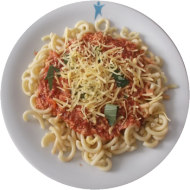 Spaghetti (81) mit Hackfleischsoße 'Bologneser Art' (3,21,51,81) dazu geriebener Gouda (1,19) oder vegan:Tofubolognese (18,21,49,81) dazu Reibekäse (1,2)