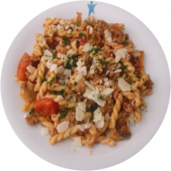 Zöpfli 'Mauriciano' mit Hackfleisch, Tomaten, Champignons, Ingwer und Hartkäse (19,47,49,51,81)