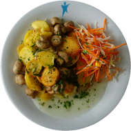 Vegan: Kartoffelpfanne mit frischen Champignons und Rosmarin (49), Kressesoße (81), Garnitur (4)