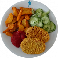 Vegan: Rote Bete-Puffer (81) mit Kräuter-Tomaten-Dip (9), Kartoffelspalten und Gurken-Kresse-Salat