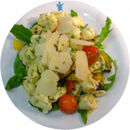 Tortellinipfanne mit mediterranem Gemüse und Parmesankäse dazu Rucolablättchen (2,15,19,49,81)
