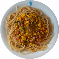 Schweinefleischstreifen „Marsala“ mit Tomatenwürfeln, Mais und Vollkornspagetti (49,51,81)