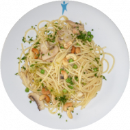 vegane Limettenspaghetti mit Erbsen, Pilzen und Cashewkernen (73,74,81)