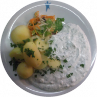 Kräuterquark hausgemacht mit Butter (19), Petersilienkartoffeln und Garnitur 