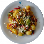 Mediterrane Kartoffelpfanne'Korsika' mit Hähnchenstreifen, Zucchini, Oliven und Hirtenkäse (6,19,54)