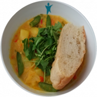 Vegan: Kartoffel-Gemüse-Curry mit Kokosmilch, Chili und Koriander (2,18) dazu Fladenbrot (81,83)