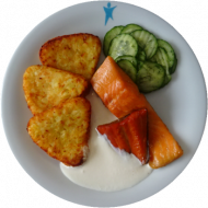 Lauwarmer Lachs mit Meerrettich-Dip (3,16,19,24) auf hausgemachten Röstitalern (2,3,15,24) und Salatgarnitur