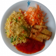 Vegan: Minifrühlingsrollen auf Gemüse-Paella (18,49,81) mit Thai-Chili-Dip (9) dazu Möhren-Apfel-Salat