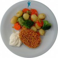 Vegan: Rote Bete-Puffer (81) dazu Gemüsepfanne mit kleinen geschwenkten Sommerkartoffeln und Mayonnaise Dip (18)