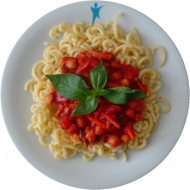 Vegan: Kichererbsenbolognese (3,21,49,81), Spaghetti (81), frisches Obst